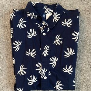 Divided Men’s s/s button down shirt~ size small